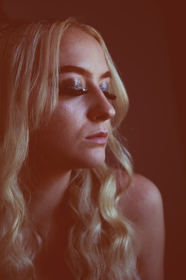 DIY Eyelash Extensions Style Made Easy with Self-Adhesive Lash Clusters: No Glue Needed!