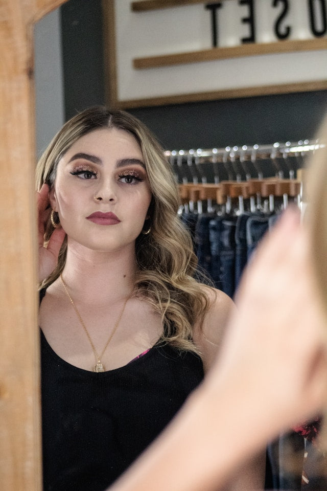 Lash Cluster DIY Eyelash Extensions Style: How Self-Adhesive, No-Glue-Needed Lashes Are Revolutionizing Beauty Routines